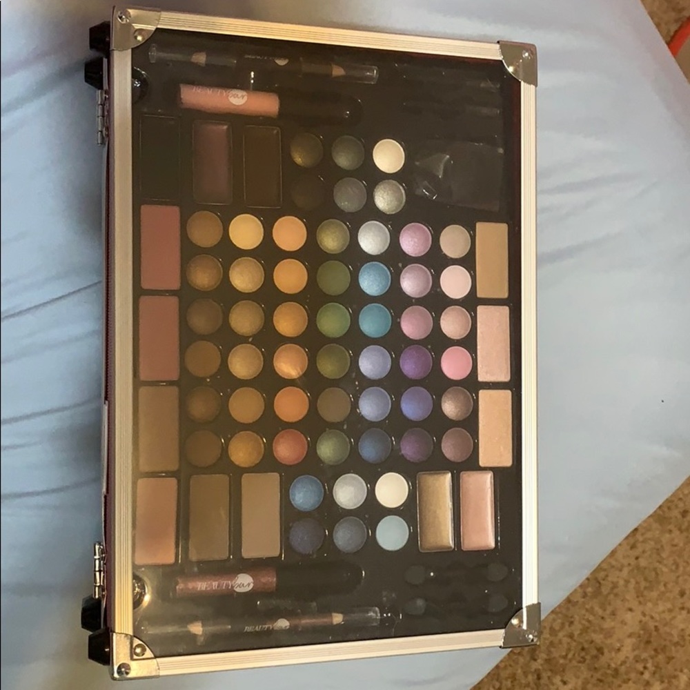 train case 72 piece collection